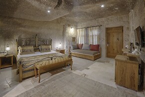 Hera Cave Suites