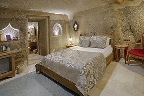 Hera Cave Suites
