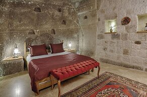 Hera Cave Suites