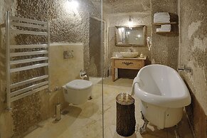 Hera Cave Suites