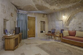 Hera Cave Suites
