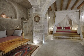 Hera Cave Suites