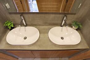 SKY HOTEL Central Phnom Penh - Rooms & Apartments