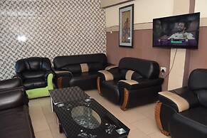 De'elites Pool Bar & Inn