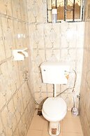 De'elites Pool Bar & Inn