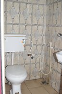 De'elites Pool Bar & Inn