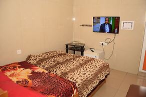 De'elites Pool Bar & Inn