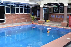 De'elites Pool Bar & Inn