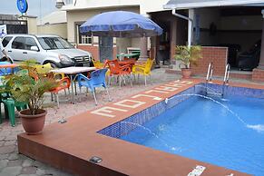 De'elites Pool Bar & Inn