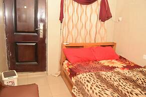 De'elites Pool Bar & Inn