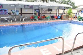 De'elites Pool Bar & Inn