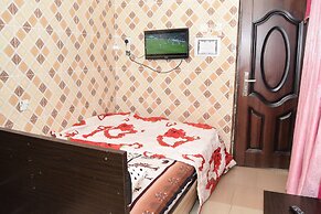 De'elites Pool Bar & Inn