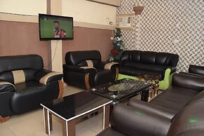 De'elites Pool Bar & Inn