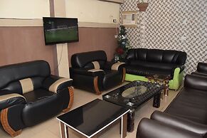 De'elites Pool Bar & Inn