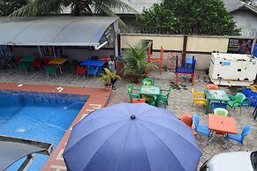 De'elites Pool Bar & Inn