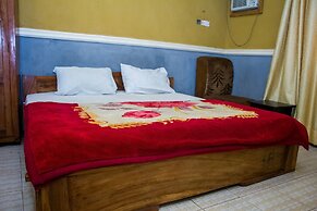 Duckland Hotel and Suites Ltd