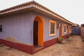 Duckland Hotel and Suites Ltd