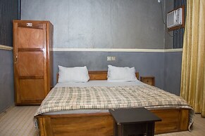 Duckland Hotel and Suites Ltd