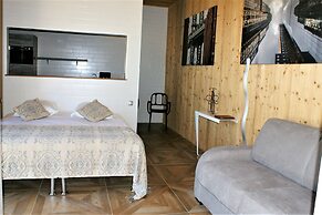What Else Hotel
