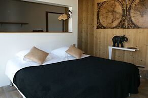 What Else Hotel