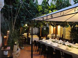 Hotel Llansola