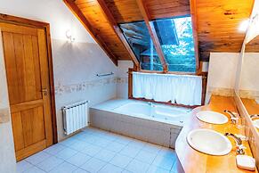 Amazing 4 Bedroom Chalet Villa Traful VT1 by Apartments Bariloche