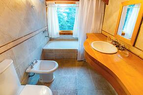 Amazing 4 Bedroom Chalet Villa Traful VT1 by Apartments Bariloche