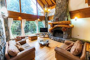 Amazing 4 Bedroom Chalet Villa Traful VT1 by Apartments Bariloche
