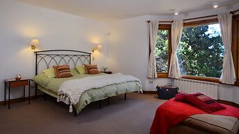 Amazing 4 Bedroom Chalet Villa Traful VT1 by Apartments Bariloche