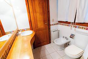 Amazing 4 Bedroom Chalet Villa Traful VT1 by Apartments Bariloche