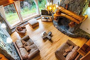 Amazing 4 Bedroom Chalet Villa Traful VT1 by Apartments Bariloche