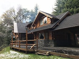 Amazing 4 Bedroom Chalet Villa Traful VT1 by Apartments Bariloche