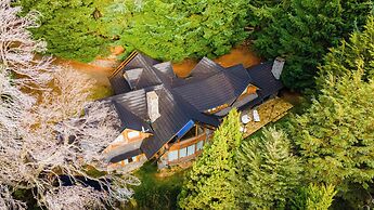 Amazing 4 Bedroom Chalet Villa Traful VT1 by Apartments Bariloche