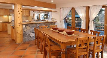 Amazing 4 Bedroom Chalet Villa Traful VT1 by Apartments Bariloche