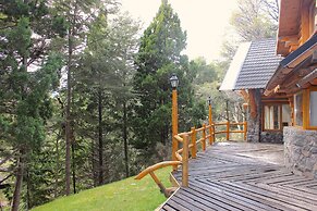 Amazing 4 Bedroom Chalet Villa Traful VT1 by Apartments Bariloche