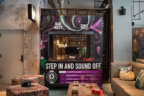 Moxy Chicago Downtown