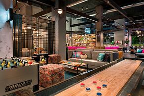 Moxy Chicago Downtown
