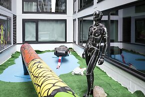 Moxy Chicago Downtown