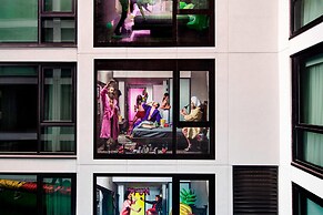 Moxy Chicago Downtown