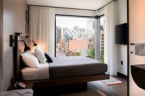 Moxy Chicago Downtown