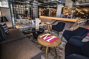 Moxy Chicago Downtown