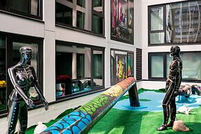 Moxy Chicago Downtown