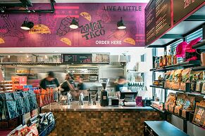 Moxy Chicago Downtown