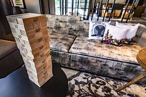 Moxy Chicago Downtown