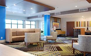 Holiday Inn Express and Suites White Hall by IHG