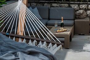 Holiday Home with Private heated Pool, Sea view & Basketball Court