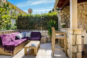 Holiday Home with Private heated Pool, Sea view & Basketball Court