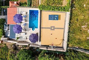 Holiday Home with Private heated Pool, Sea view & Basketball Court
