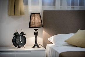 Holiday Home with Private heated Pool, Sea view & Basketball Court