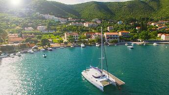 Holiday Home with Private heated Pool, Sea view & Basketball Court